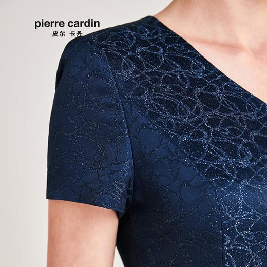 皮尔卡丹女季新款蓝色短袖V领连衣裙纯色包臀裙P0217DS27N0
 商品图3