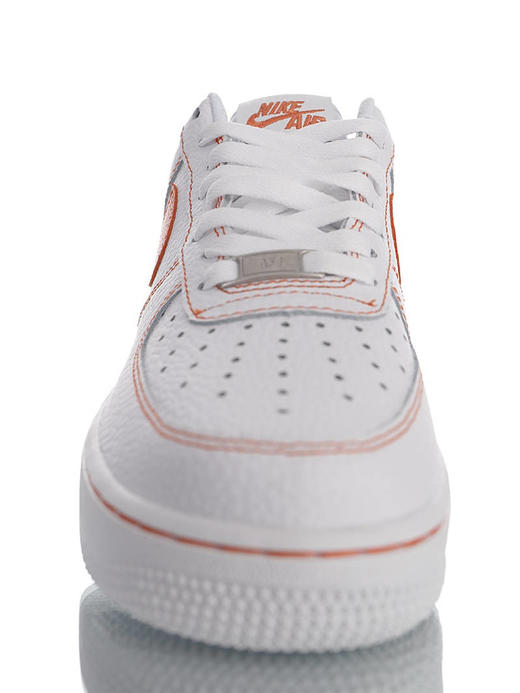 VLONE x Air Force 1'07 美潮奢牌联名 荔枝纹牛移膜革鞋面 内置全掌AirSole气垫 空军一号 皮革白橙哥特字母配色 AA5360-100 商品图2
