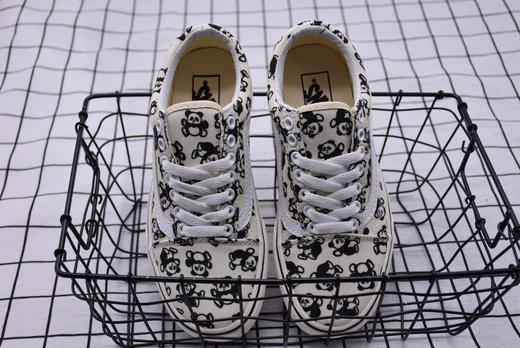 Vans大熊猫 范斯经典系列 安纳海姆可爱熊猫印花帆布鞋 黑色 白色 型号Fs30 码数35-44带半码 商品图0