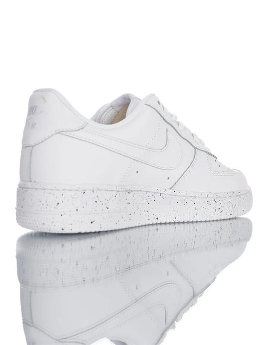耐克Nike Air Force 1 ´07 LV8 采用硬质移膜革鞋面材质 内置全掌air sole气垫 空军一号低帮 商品图1