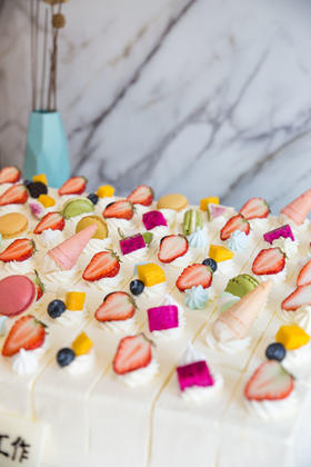 方形切块分享蛋糕