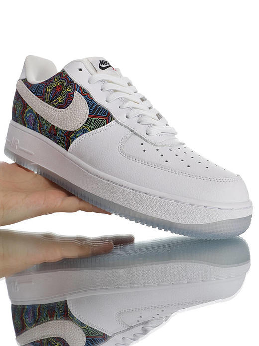 耐克Nike Air Force 1 '07 Lv8 庆祝波多黎各日 采用荔枝纹皮革鞋面材质 内置全掌air sole气垫 空军一号 皮革白彩青蛙配色 商品图1