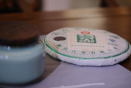 澜沧古茶2011年001大饼普洱茶生茶景迈古树老茶干仓357g 商品图3