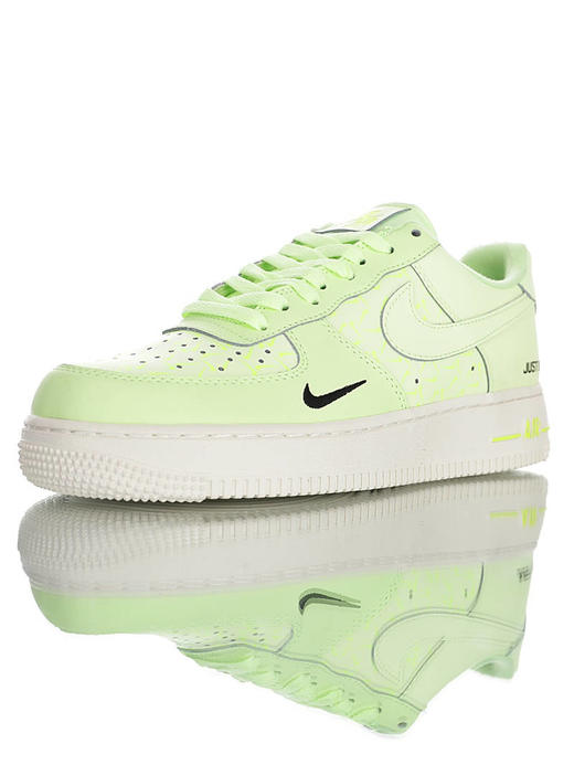 耐克 Nike Air Force 1 07 "Just Do It" 春夏新款 采用磨砂移膜皮革 内置全掌气垫 空军一号 皮革荧光浅绿黑双钩配色 商品图3