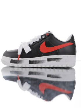 耐克 PEACEMINUSONE x Nike Air Force 1 Low 权志龙品牌联名 可做刮刮乐效果 涂层处理皮革鞋面 内置全掌airsole气垫 做旧黑红白 做旧黑白黄小雏菊