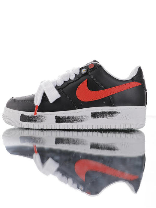 耐克 PEACEMINUSONE x Nike Air Force 1 Low 权志龙品牌联名 可做刮刮乐效果 涂层处理皮革鞋面 内置全掌airsole气垫 做旧黑红白 做旧黑白黄小雏菊 商品图0