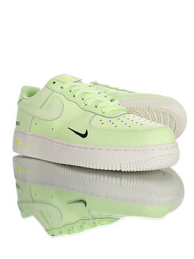 耐克 Nike Air Force 1 07 "Just Do It" 春夏新款 采用磨砂移膜皮革 内置全掌气垫 空军一号 皮革荧光浅绿黑双钩配色