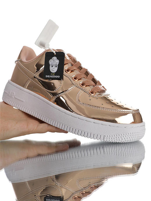 耐克Nike Air Force 1 07 "Metallic Rose" 原模具开发打造 采用镜面漆皮革材质鞋面 内置全掌air sole气垫 空军一号 商品图1