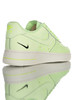 耐克 Nike Air Force 1 07 "Just Do It" 春夏新款 采用磨砂移膜皮革 内置全掌气垫 空军一号 皮革荧光浅绿黑双钩配色 商品缩略图1