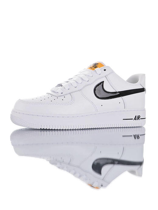 耐克Nike Air Force 1 '07 Lv8 官方新色1982限定 原模具开发打造 采用头层荔枝纹皮革鞋面 内置全掌air sole气垫 空军一号低帮板鞋 皮革白黑黄 商品图0