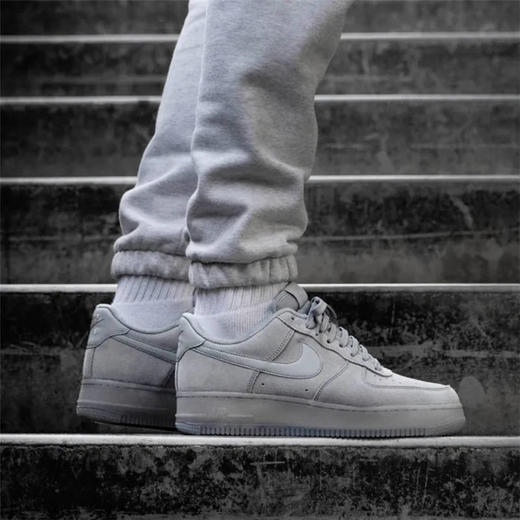 耐克Nike Air Force 1 Low '07 Suede 海外限定 台丝光翻毛皮拼接尼龙布鞋面 内置全掌air sole气垫 空军一号 麂皮雾狼灰配色 商品图2