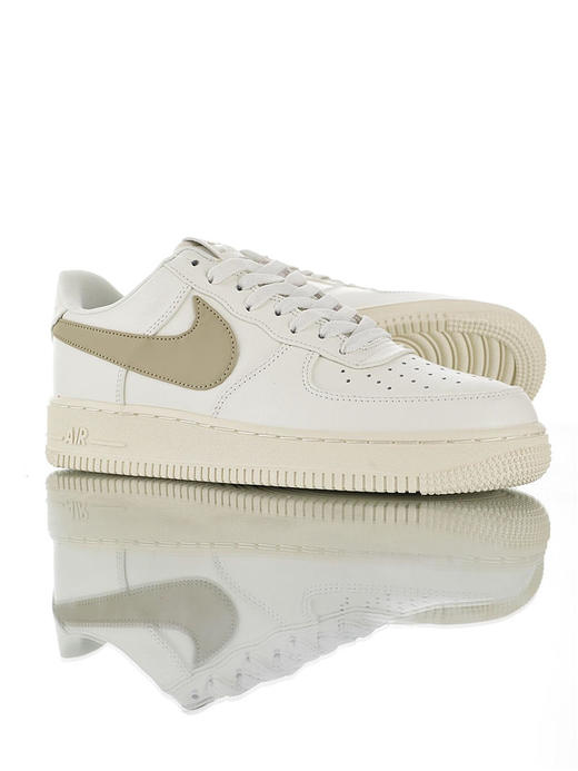 耐克Nike Air Force 1 ´07 Low 采用软纹荔枝纹牛剖革 内置全掌air sole气垫 耐克空军一号经典百搭休闲运动板鞋 商品图1