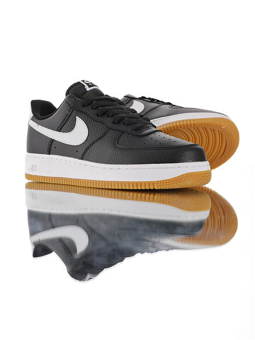 耐克Nike Air Force 1 '07 采用荔枝纹牛皮革 内置全掌air sole气垫 空军一号经典百搭休闲运动板鞋 皮革黑白生胶黄 商品图1
