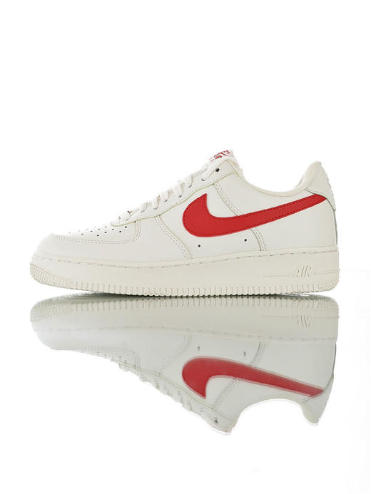 耐克Nike Air Force 1 Low '07 原模具开发打造 采用硬质头层牛皮革材质 内置全掌air sole气垫 空军一号低帮经典休闲运动皮革板鞋 商品图2