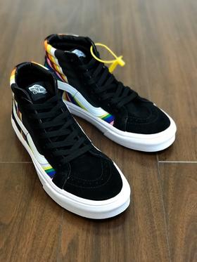 彩虹巨棒条纹标志系列Vans经典系列 Sk8-Hi板鞋运动鞋 高帮男女新款官方正品官网货号VNOA4U3DwN7 尺码：35--44