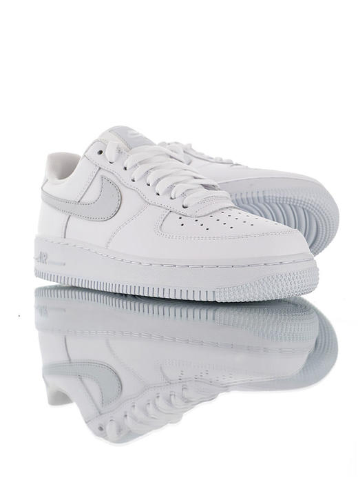 Nike Air Force 1 Low '07 采用硬质头层牛皮革材质 内置全掌air sole气垫 空军一号低帮经典运动皮革板鞋白美国旗夜蓝3M亚麻棕浅粉白白淡蓝宝石 商品图5