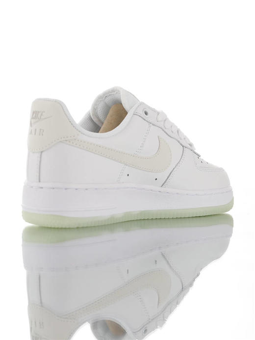 耐克 Nike Air Force 1 07 Essential 原模具开发打造 采用移膜荔枝纹皮革 内置全掌air sole气垫 空军一号低帮板鞋 皮革白水晶夜光3M钩配色 商品图2