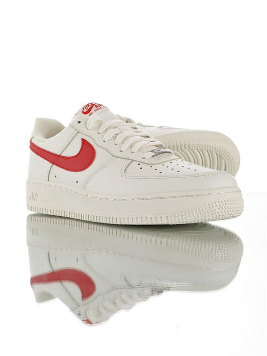 耐克Nike Air Force 1 Low '07 原模具开发打造 采用硬质头层牛皮革材质 内置全掌air sole气垫 空军一号低帮经典休闲运动皮革板鞋 商品图3