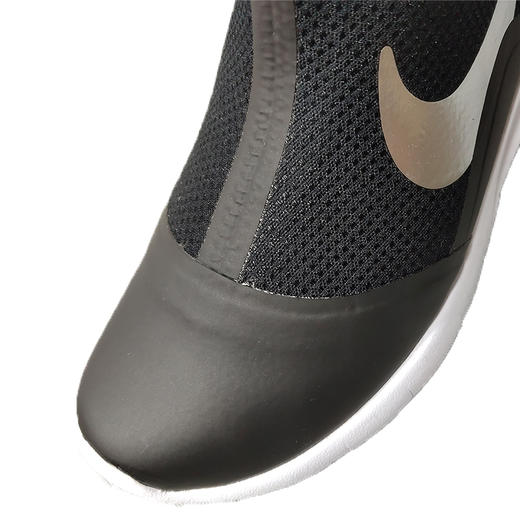 耐克-鞋袜类（冬）C9大童运动鞋黑/金属银 商品图2