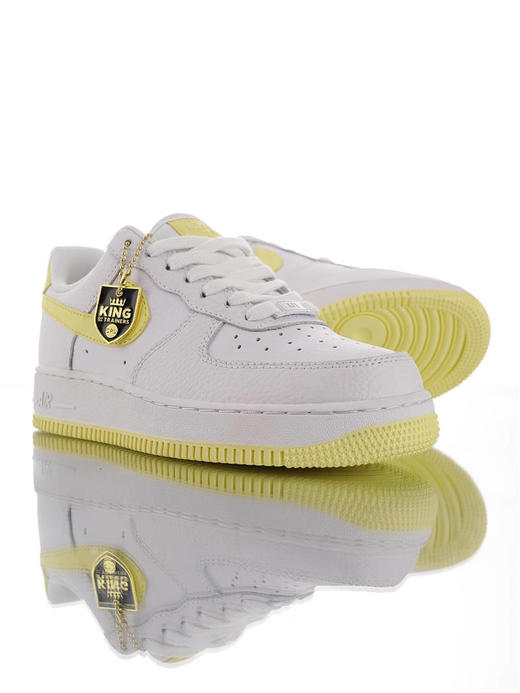 耐克Nike Wmns Air Force 1 '07 原模具开发打造 采用移膜荔枝纹皮革 内置全掌air sole气垫 空军一号低帮经典百搭休闲运动板鞋 皮革白鹅蛋浅灰 商品图1