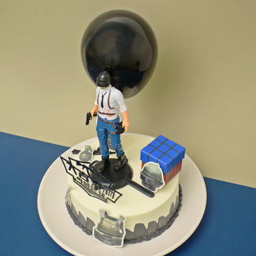 吃鸡蛋糕鲜果奶油蛋糕