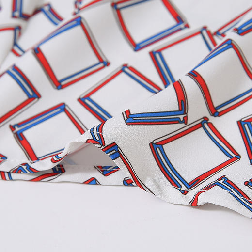 EITIE爱特爱春季新款洋气职业干练显瘦系带几何印花衬衫上衣6109802 商品图8