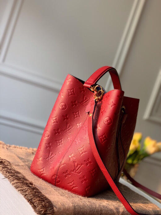 春季特惠1100 原单品质 lv m45256 胭脂红 néonoé 中号水桶包取材