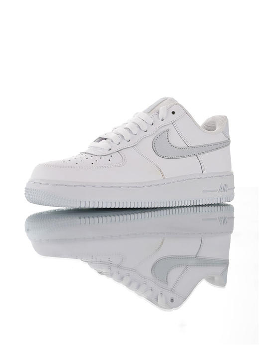 Nike Air Force 1 Low '07 采用硬质头层牛皮革材质 内置全掌air sole气垫 空军一号低帮经典运动皮革板鞋白美国旗夜蓝3M亚麻棕浅粉白白淡蓝宝石 商品图4