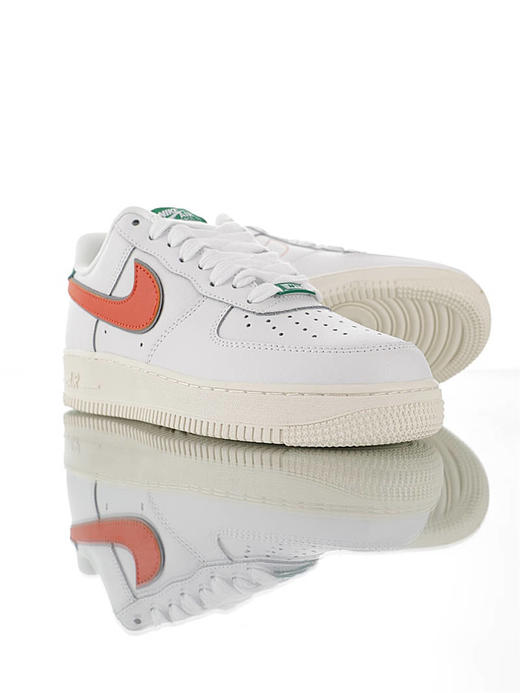 耐克Nike Air Force 1 '07 LV8 美剧怪奇物语限定 原模具开发打造 采用荔枝纹移膜皮革材质 内置全掌air sole气垫 空军一号板鞋 皮革白深绿桔红校徽 商品图1