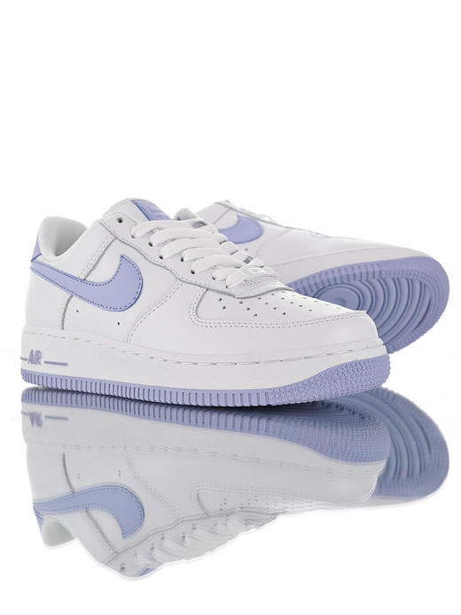 耐克Nike WMNS Air Force 1 '07 采用牛剖层移膜革 内置全掌air sole气垫 空军低帮经典百搭休闲运动板鞋 白浅紫兰配色 商品图1