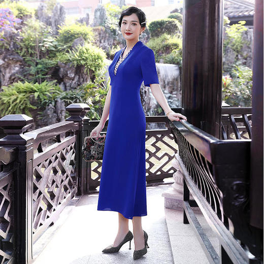 DLQ-A2008新款优雅气质钉珠礼服裙 商品图2