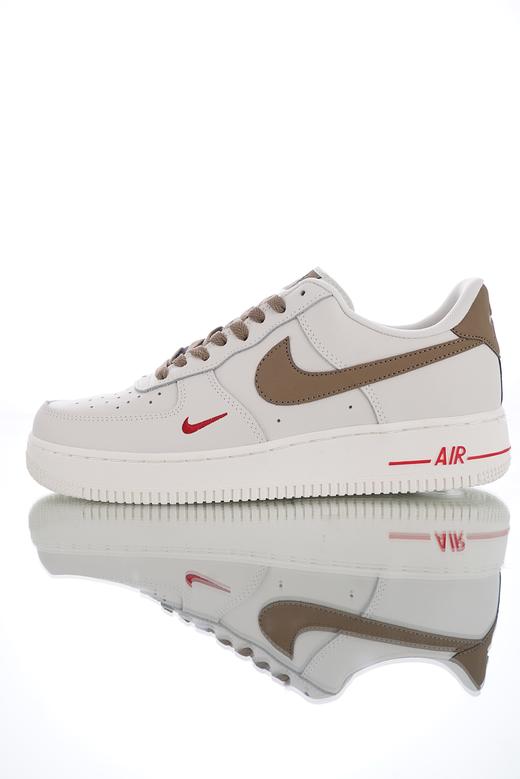 耐克Nike Air Force 1 Mid '07 LV8 原模具开发打造 内置全掌air sole气垫 硬质牛剖层移膜革 空军一号中帮经典休闲运动板鞋 奶白浅褐勾小红钩 商品图0