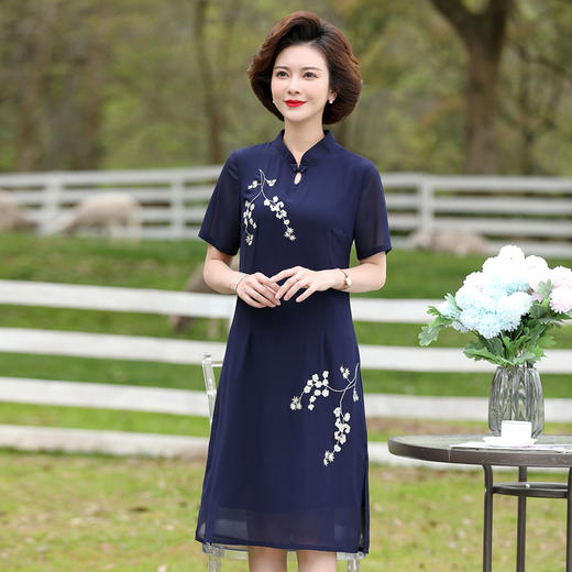 YCE-FLO-2056夏季新款绣花滴水洞短袖中长款旗袍裙子 商品图2