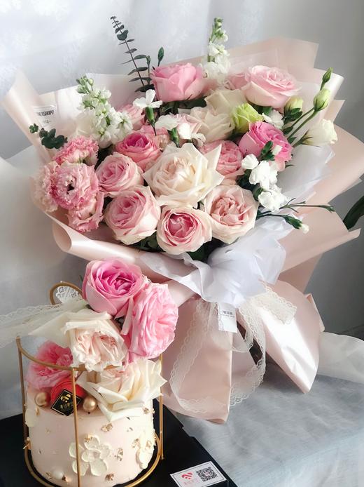 完美搭配（鲜花蛋糕套餐）提前一天下单（加高款蛋糕进口动物奶油水果夹心） 商品图1