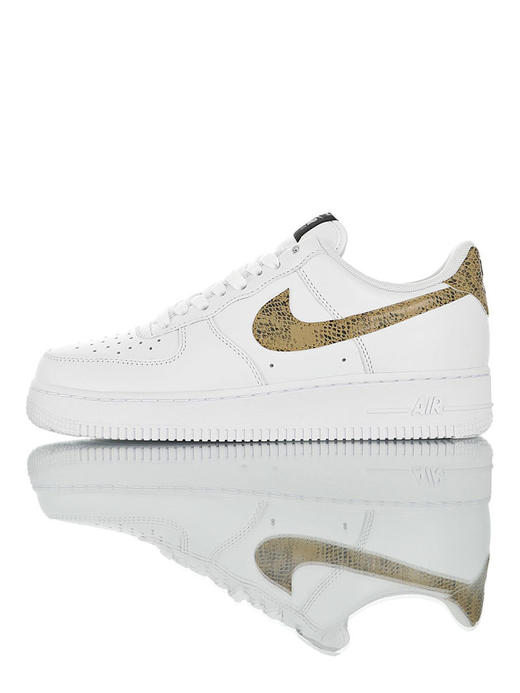 耐克Nike Air Force 1 '07 PRM QS 采用原装软头层皮革鞋面 代工缜密拉帮中底 内置全掌air sole气垫 空军一号经典低帮运动板鞋 皮革白黑金蟒蛇纹 商品图0