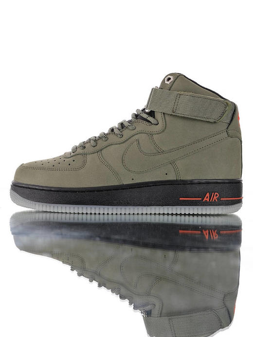 耐克Nike Air Force 1 High '07 LV8 原模具开发打造 采用防水磨砂麂皮鞋面材质 内置全掌air sole气垫 空军一号高帮运动板鞋 军绿红黑透明夜光 商品图0