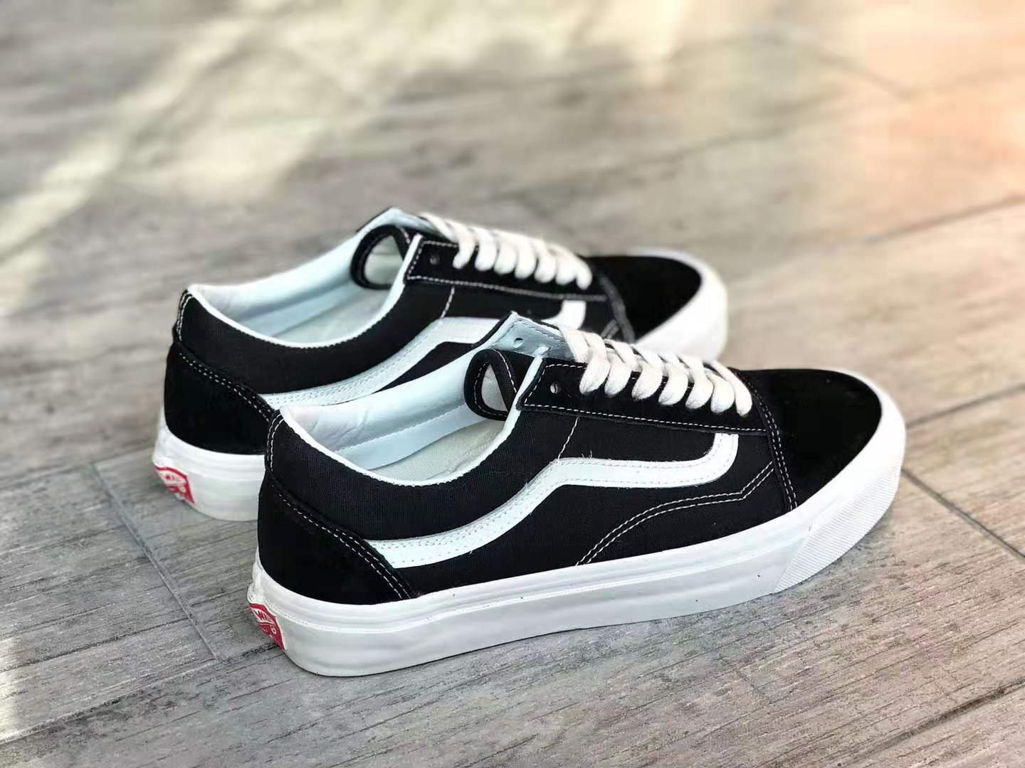 VANS VAULT OG OLD SKOOL LX经典 高端支线版本，进口麂皮 ，及夹布围条版本，原楦，蓝盒高端版本，原工艺：硫化1:1码数35-44(含半码）官方货号VN0A36C8N8K