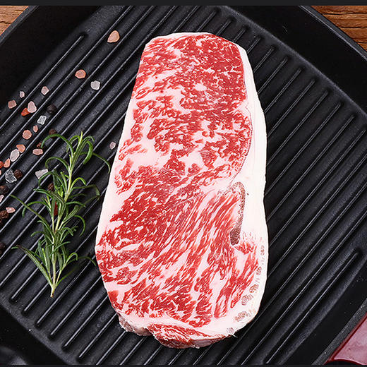 【新年礼盒套餐四： 鎏金贺岁典藏礼盒】 2.2斤装——美国牛小排 2片+澳洲和牛M5西冷牛排 1片+澳洲和牛M5眼肉牛排 1片+澳洲谷饲安格斯牛仔骨 2片 送海盐黑胡椒1瓶+新年贺卡 商品图2