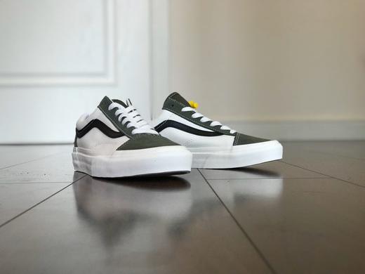 VANS STYLE 36 新款白橘拼色 橘子汽水板鞋、权志龙短头 绿色黑条 蓝色黑条  红色绿条 官方货号：VN0A3DZ3VXY  尺码：35--44  工艺：硫化1:1 商品图1