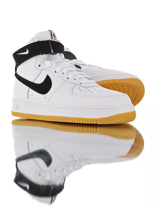 耐克Nike Air Force 1 High '07   耐克空军一号经典高帮皮革运动板鞋 皮革白黑生胶黄 商品图1