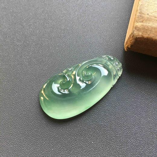 高冰到玻璃种晴水飘绿花翡翠如意 商品图0