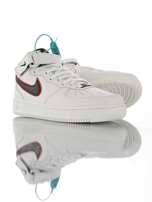 耐克Nike Air Force 1 Mid '07 LV8 怪奇物语限定 采用荔枝纹移膜皮革材质 内置全掌air sole气垫 耐克空军一号中帮运动板鞋 皮革白海军蓝红钩 商品图1