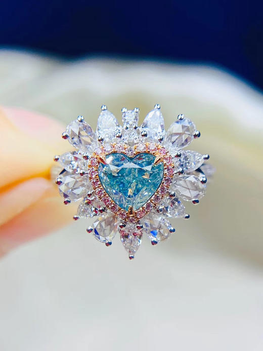 18k蓝钻戒指主钻101ct颜色正火彩好切割工整镶嵌大气