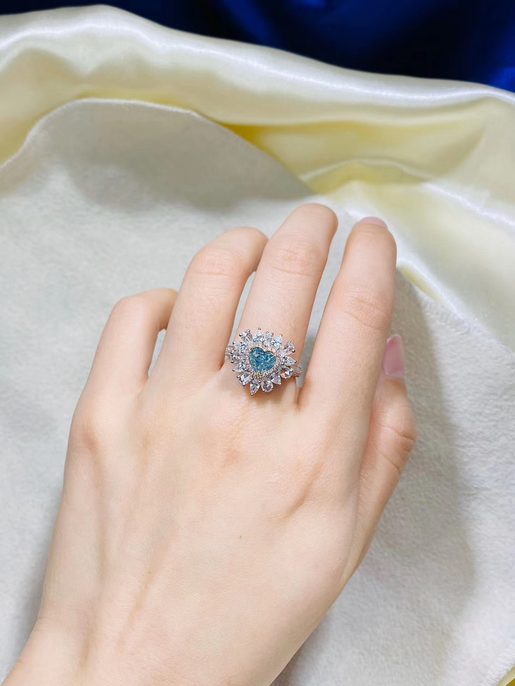 18k蓝钻戒指主钻101ct颜色正火彩好切割工整镶嵌大气