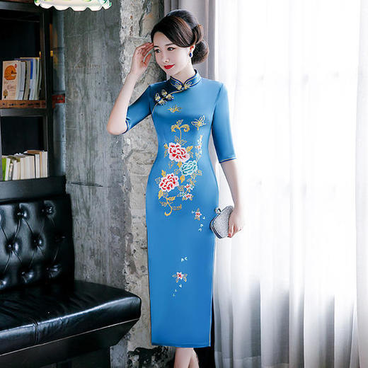 QQ-9545湖水蓝复古刺绣旗袍 商品图1