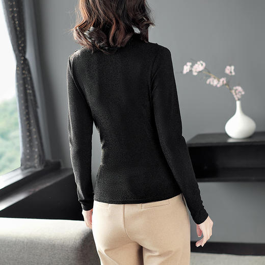 KQL	E076M8339装新品纯色修身显瘦百搭大码打底衫V领T恤小衫女 商品图2