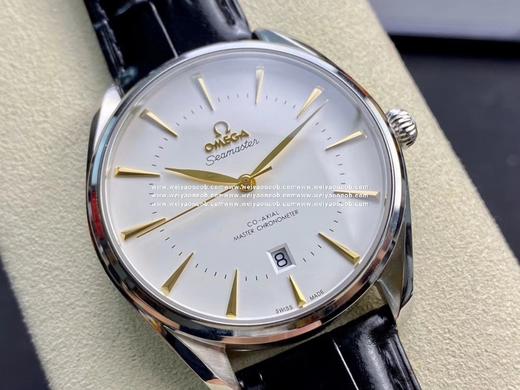 甜蜜意大利—全新欧米茄 海马 系列EdizioneVenezia威尼斯特别版腕表 该款使用的是传统的“里拉琴”式表壳，可以看到其表面处拉丝与抛光工艺的运用炉火纯青，表壳尺寸大小仅39.5mm，不大不小 商品图2