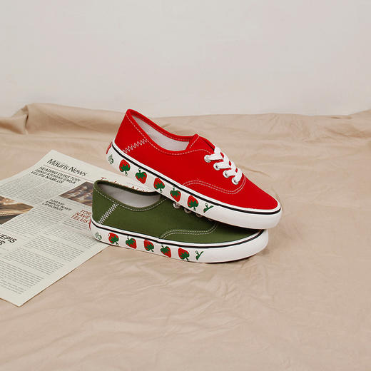 37码20年4月14号xf22草莓帆布鞋全新