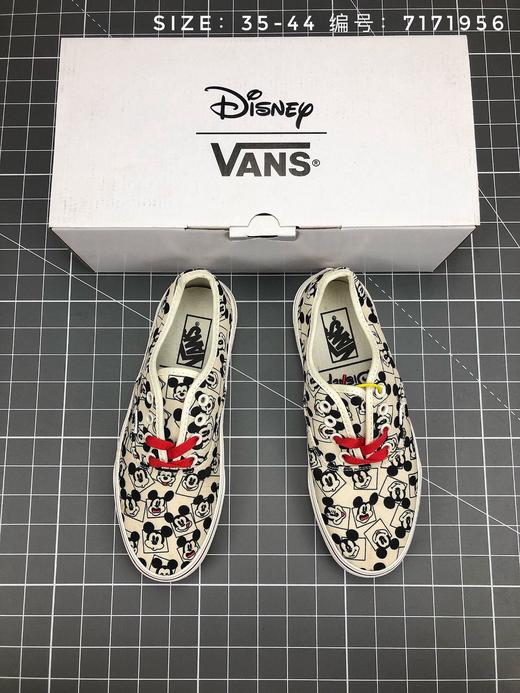 Vans Classic Slip-On米奇联名 卡通米老鼠印花帆布一脚蹬 经典情侣休闲滑板鞋 商品图5