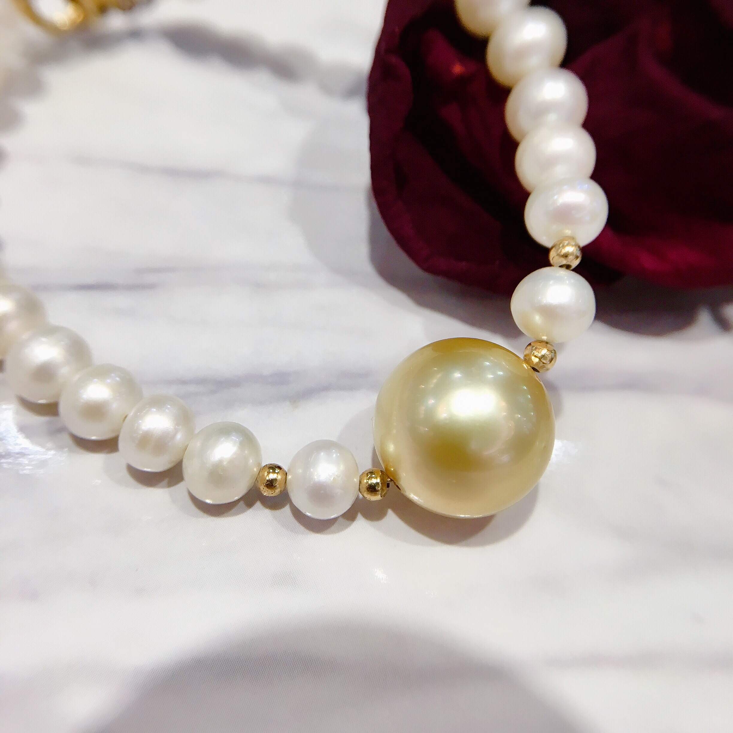 淡水珍珠手链增加一颗南洋金珠做点缀更是灵动活泼佩戴效果甜美可金